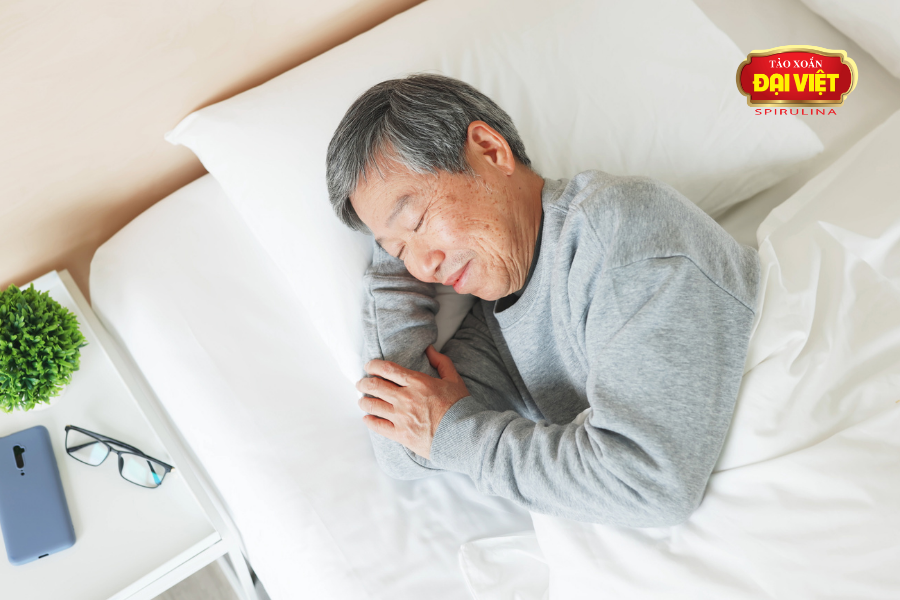 Ngủ đủ giấc giúp cải thiện suy giảm trí nhớ ở người cao tuổi